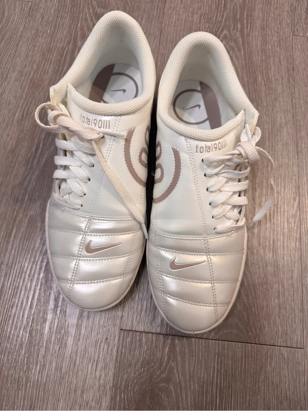 Nike Mens Cream/Light Total 90 Sneakers
